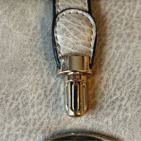 Michael Kors EUC Small Pebbled Leather Crossbody Bag Large MK Logo Beige Clasp - Picture 4 of 8